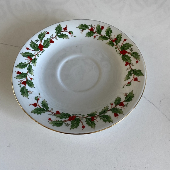 China Pearl Fine China Teacup and Saucer Set NOEL Christmas Holly Berry Holiday - Picture 5 of 9